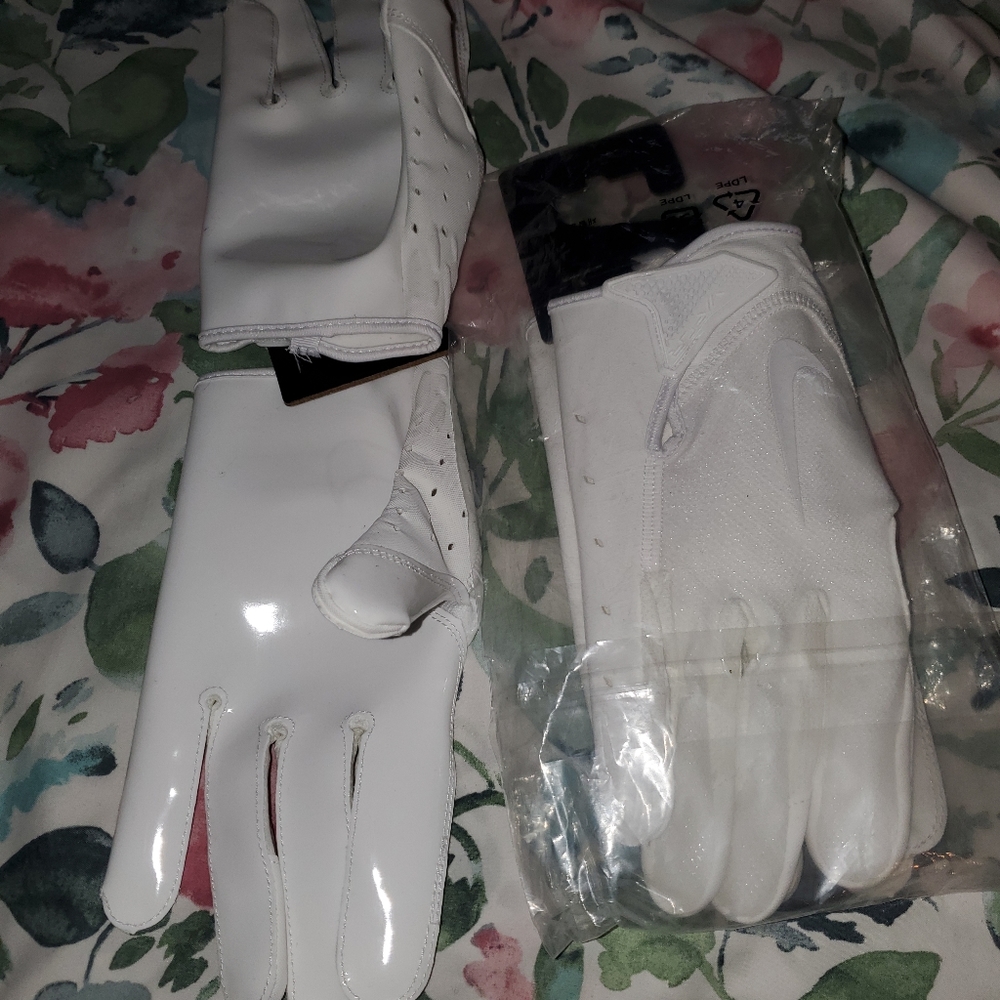 Nike Vapor Jet 7.0 Football Gloves white. 2 pairs XL brand new.